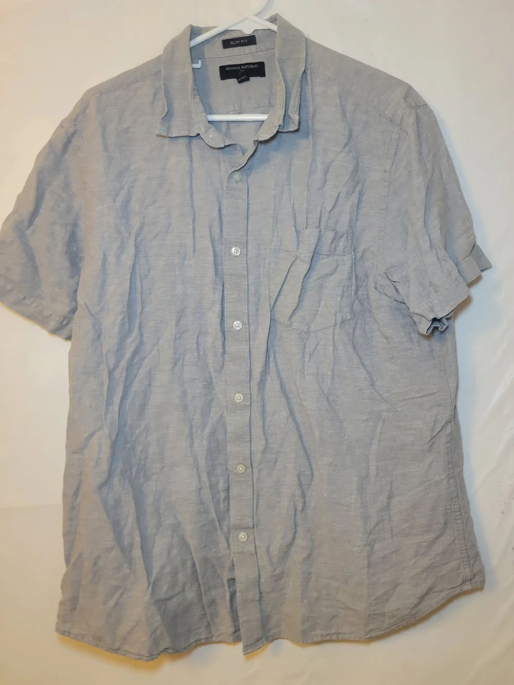 Banana Republic Men’s Light Gray Short-Sleeve Button-Up Shirt